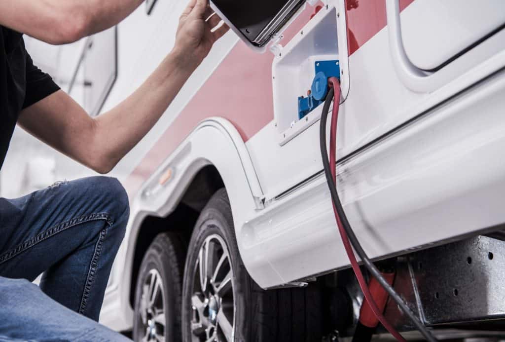 charging RV batteries_featimage