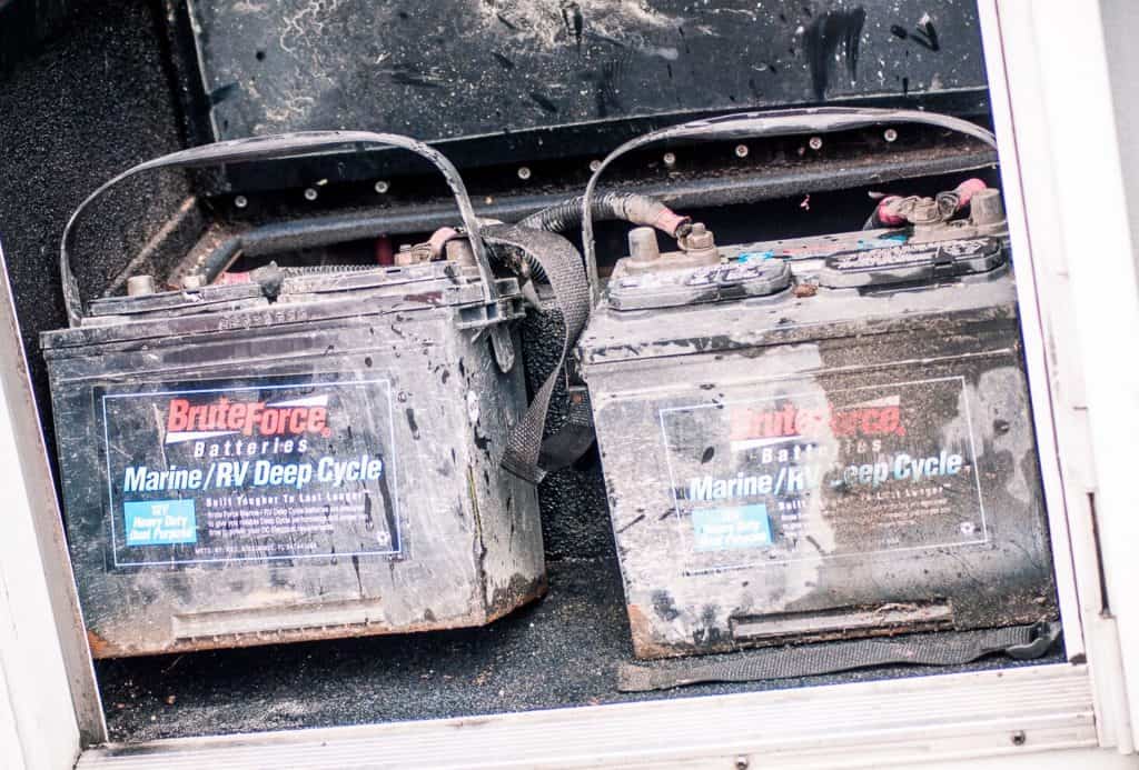 maintain rv batteries_featimage